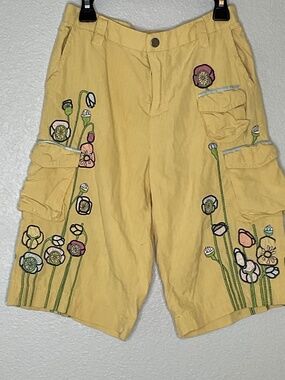 Da Nang Embroidered Flowered pale yellow vintage shorts size S